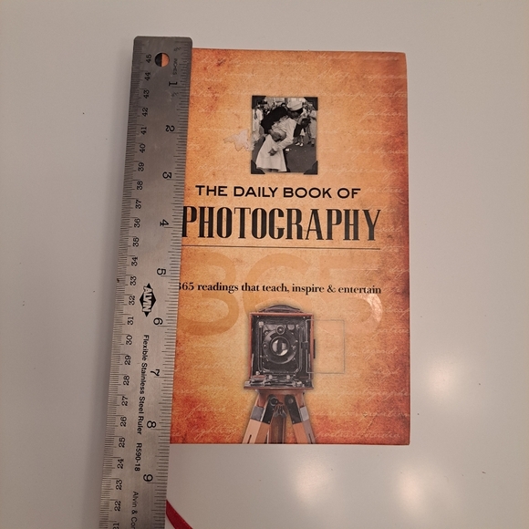 The Daily Book of Photography: 365 readings that teach, inspire & entertain - Picture 6 of 7